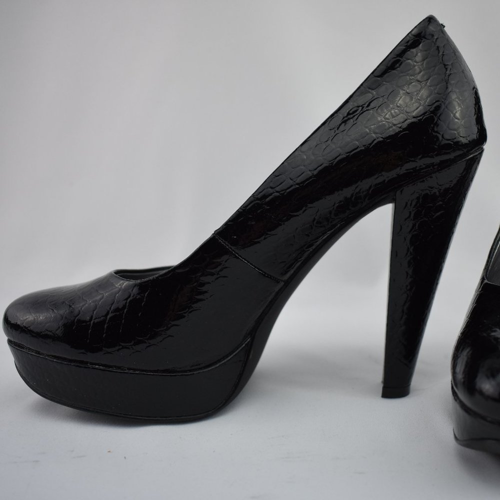 Calvin Klein Carley Black Croco Patent 5" Heel Round Toe Pumps